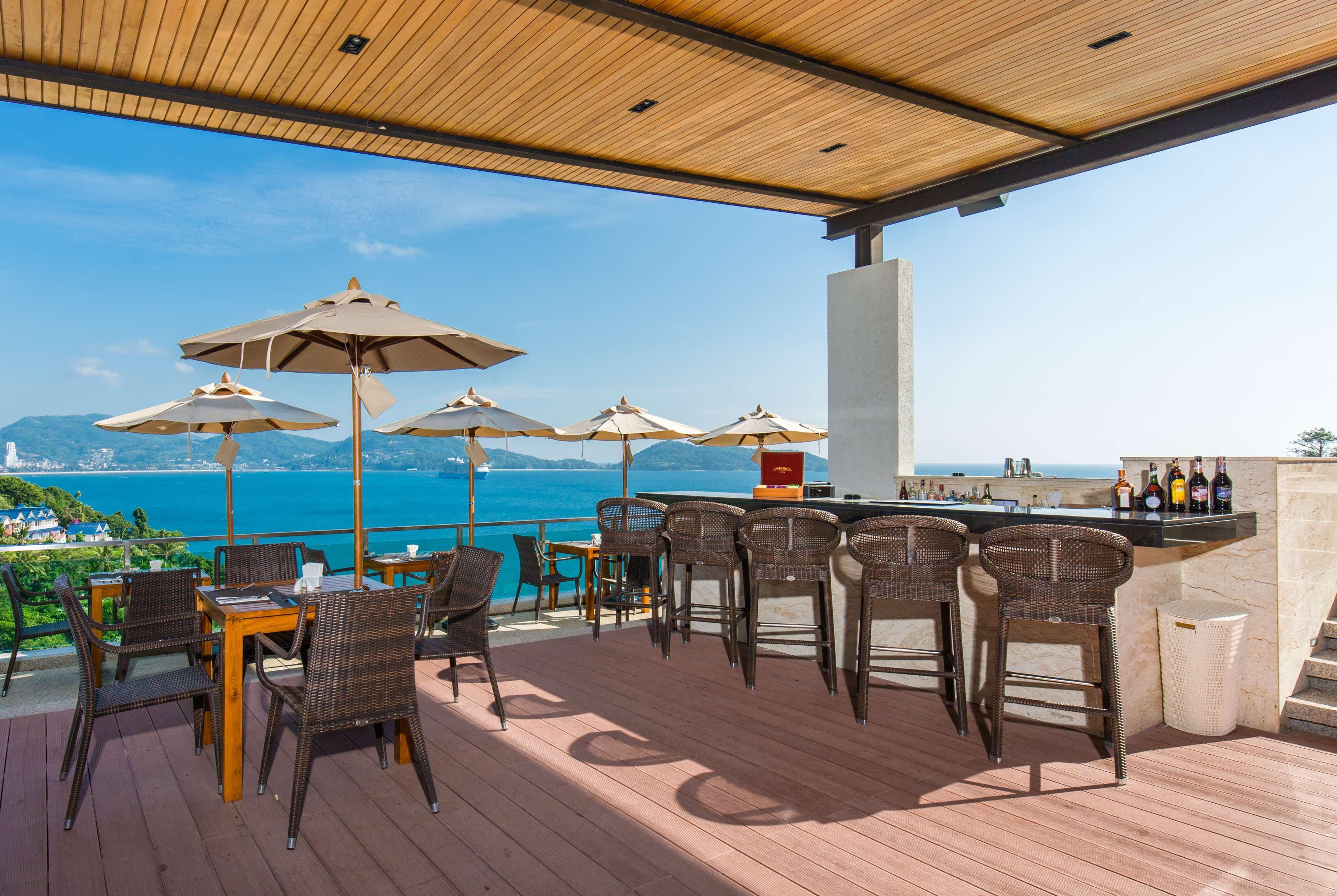 Wyndham Grand Phuket Kalim Bay Hotell Patong Eksteriør bilde The View Bar