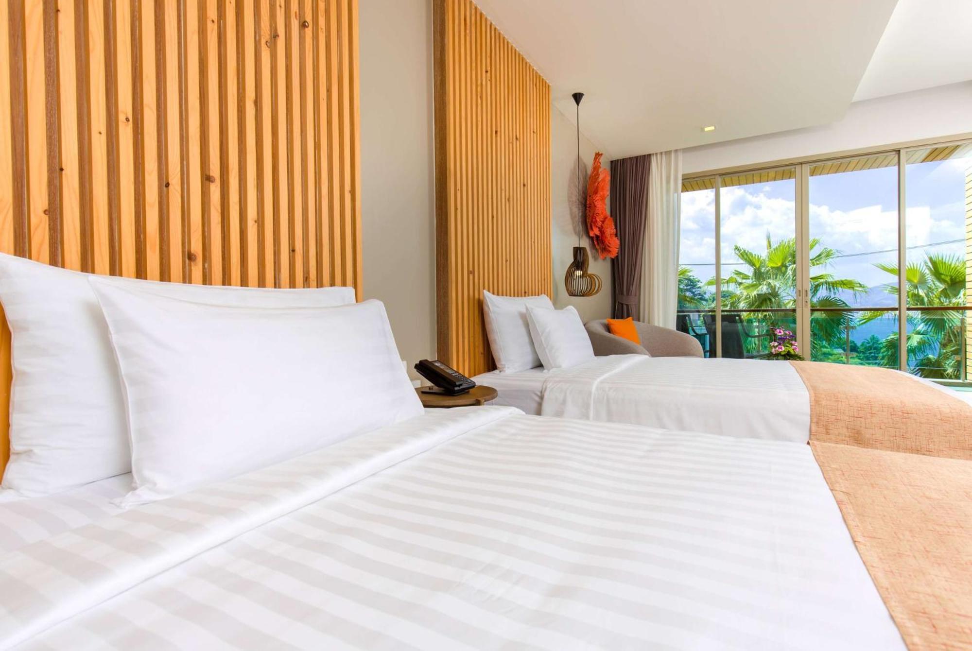 Wyndham Grand Phuket Kalim Bay Hotell Patong Eksteriør bilde Deluxe Ocean View